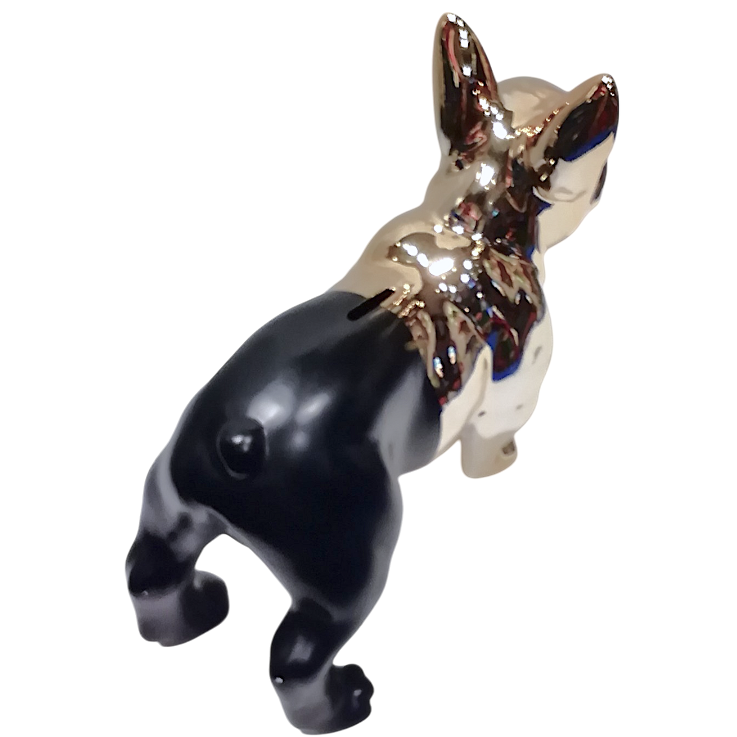 Cane Buldog fedele guardia per i vostri risparmi. Salvadanaio realizzato in Gres smaltato in oro e nero opaco. Particolare sulla schiena. presenta foro per inserire i soldi