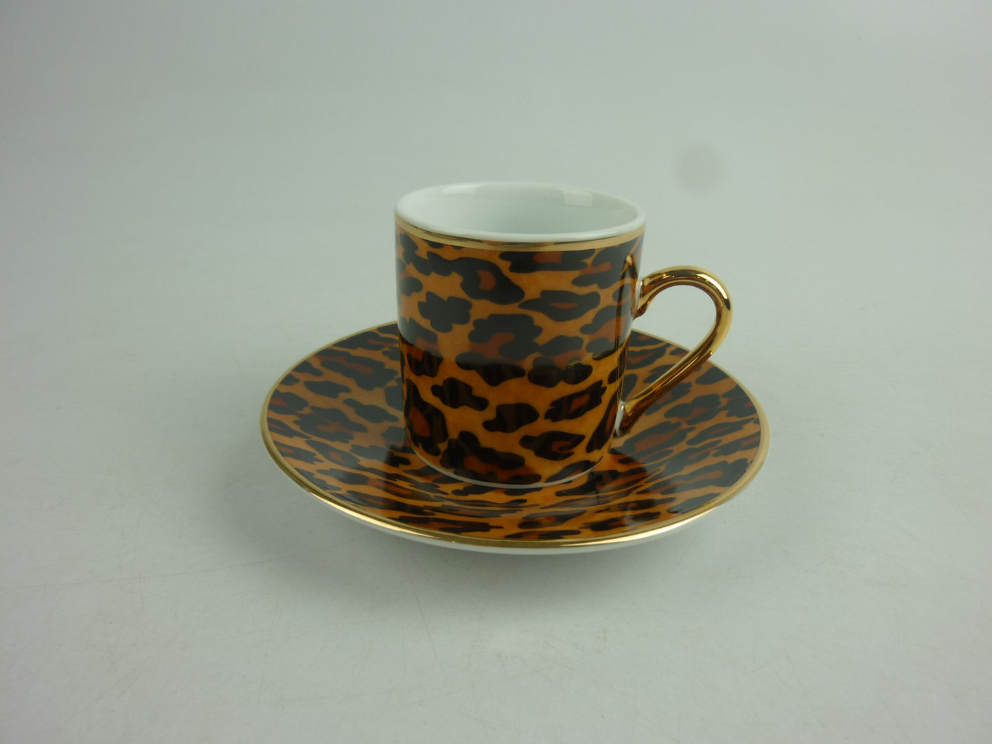 Tazzine per caffè tipo espresso con piattino, bordate in oro e decoro a macchie di leopardi