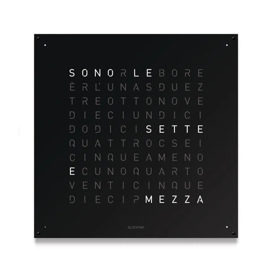 Orologio a muro con quadrante a cruciverba e lettere a led.